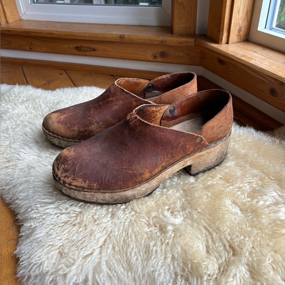 Antique Handmade Leather Clogs - Picture 3 of 15